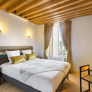 https://la-salles-arbuissonnas-en-beaujolais.hotels-rhonealpes.com