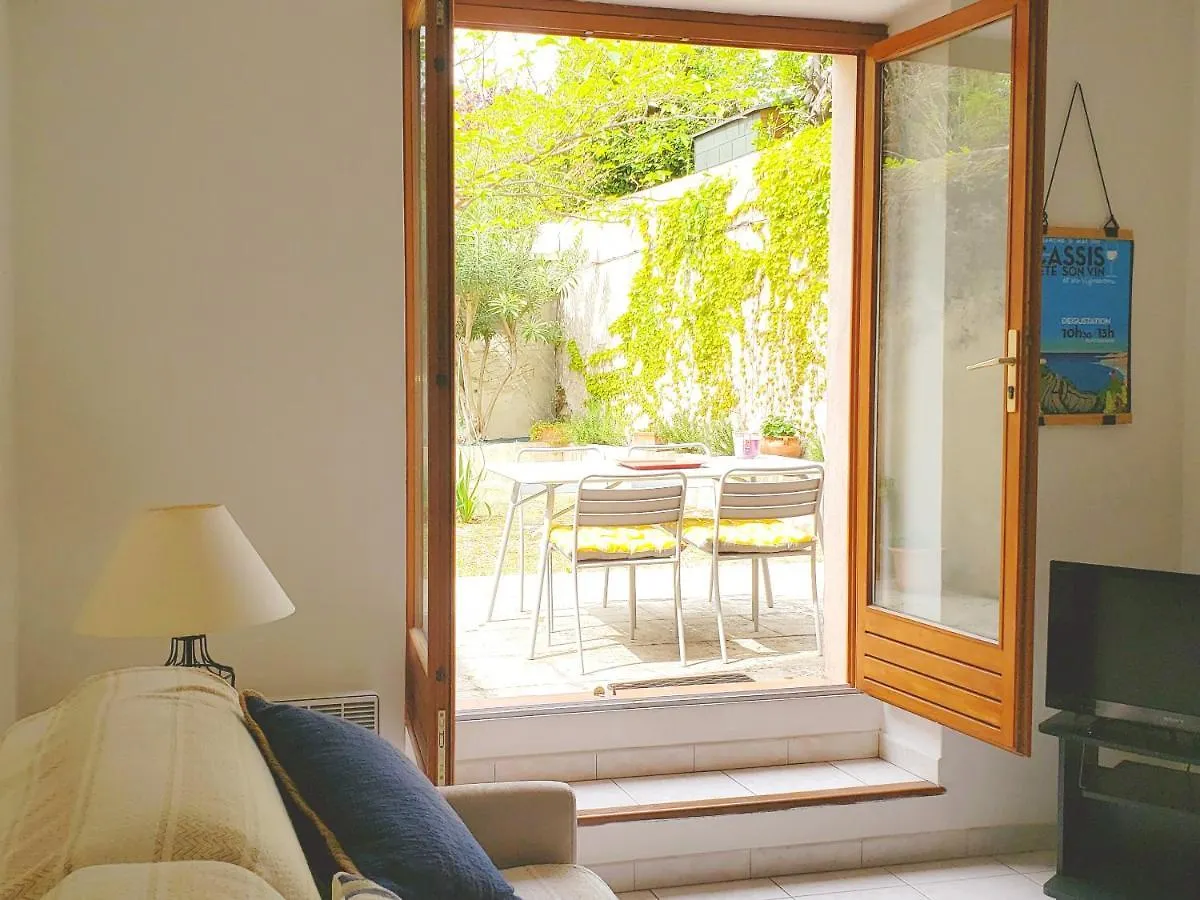 Апартаменты Appartement Au Coeur De Cassis Avec Jardin